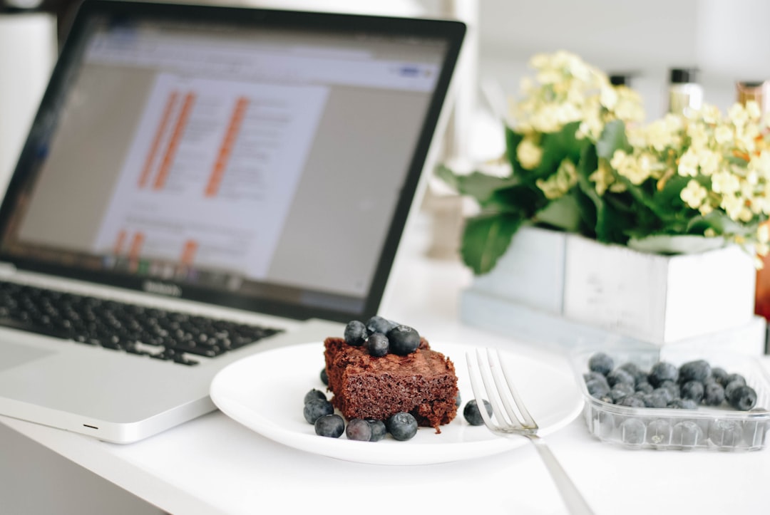 Top 10 tips to eat healthy at the office